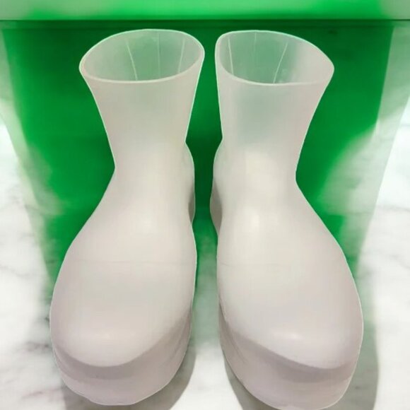 NIB Bottega Veneta Puddle Ankle Boots